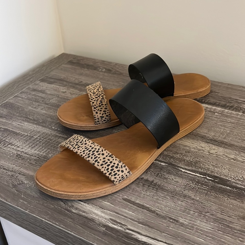 Universal thread women’s size 8 sandals